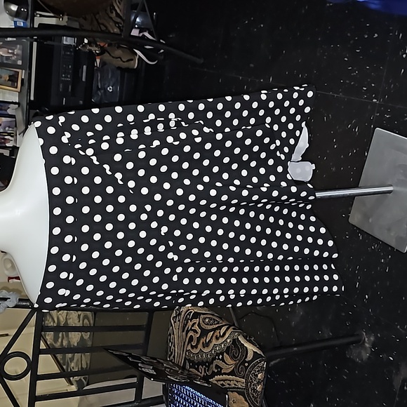 Blouse and skirt. - Picture 5 of 6